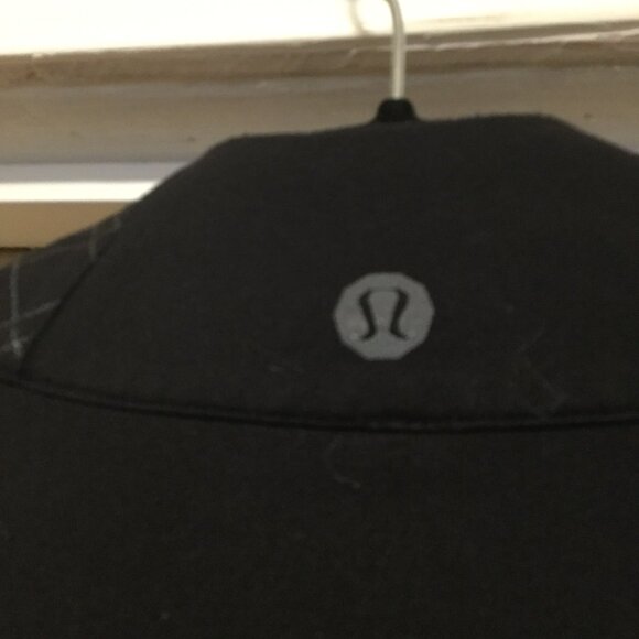 Men's Lululemon zip jacket size medium black with some gray great used condition - Picture 6 of 7